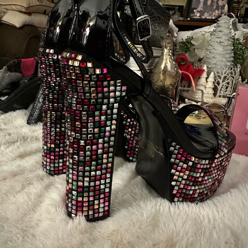 Absolutely gorgeous multi color stone platform heels